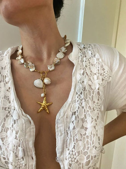  Have you ever received a piece of jewelry that has deep emotional meaning? Many pieces of jewelry have special stories and sentimental value.